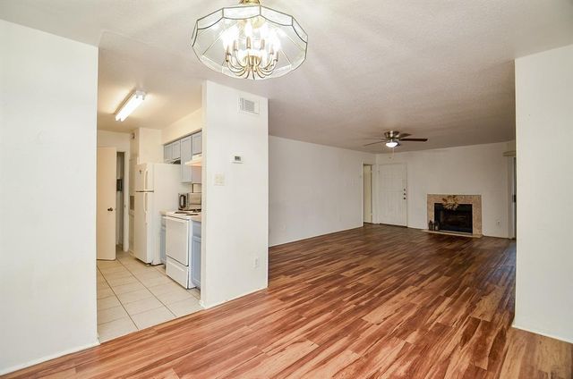 9700 Leawood Boulevard 1807, Houston, TX 77099