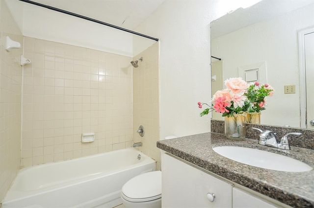 9700 Leawood Boulevard 1807, Houston, TX 77099