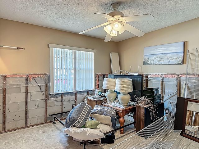 1011 SE 4TH AVENUE, Crystal River, FL 34429