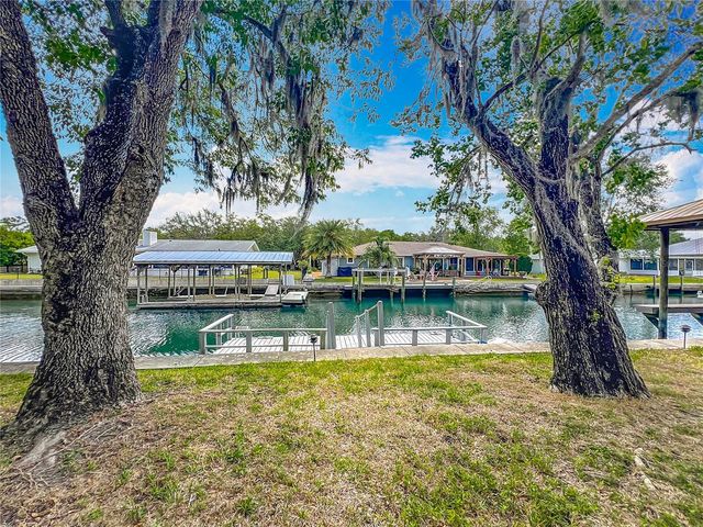 1011 SE 4TH AVENUE, Crystal River, FL 34429