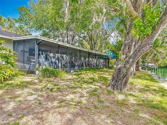 1011 SE 4TH AVENUE, Crystal River, FL 34429