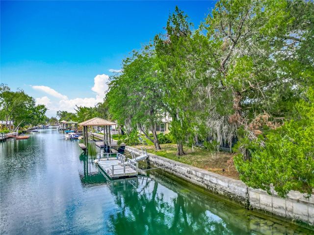 1011 SE 4TH AVENUE, Crystal River, FL 34429