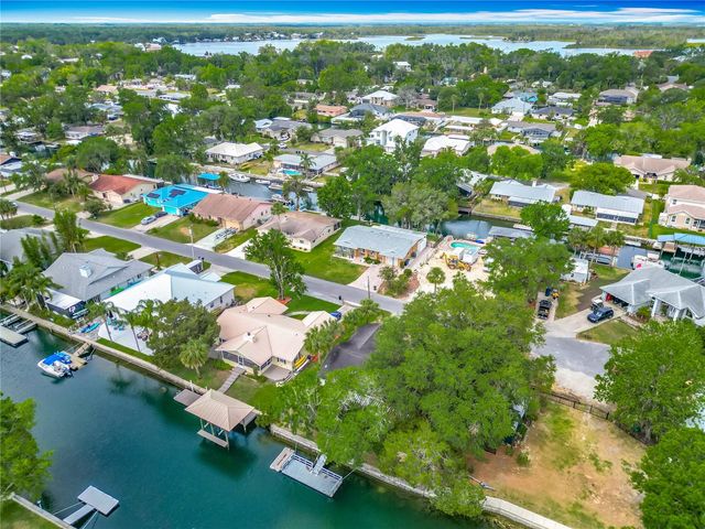 1011 SE 4TH AVENUE, Crystal River, FL 34429