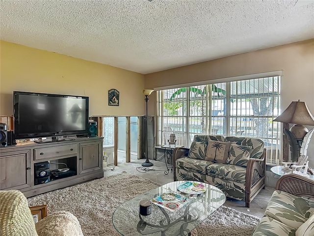 1011 SE 4TH AVENUE, Crystal River, FL 34429