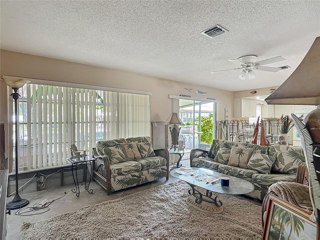 1011 SE 4TH AVENUE, Crystal River, FL 34429