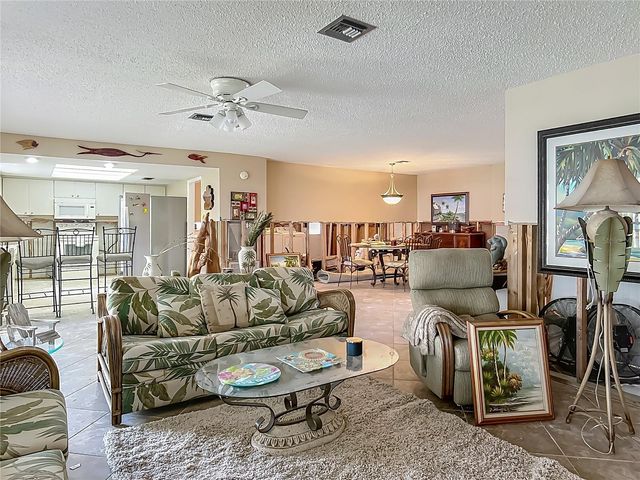 1011 SE 4TH AVENUE, Crystal River, FL 34429