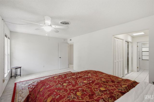 5830 Riggs Court, Bakersfield, CA 93306