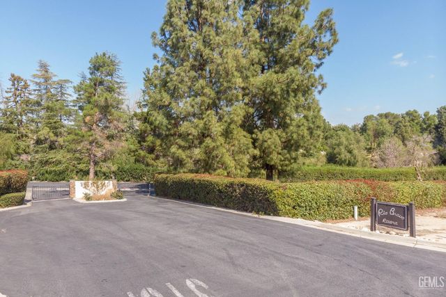 5830 Riggs Court, Bakersfield, CA 93306