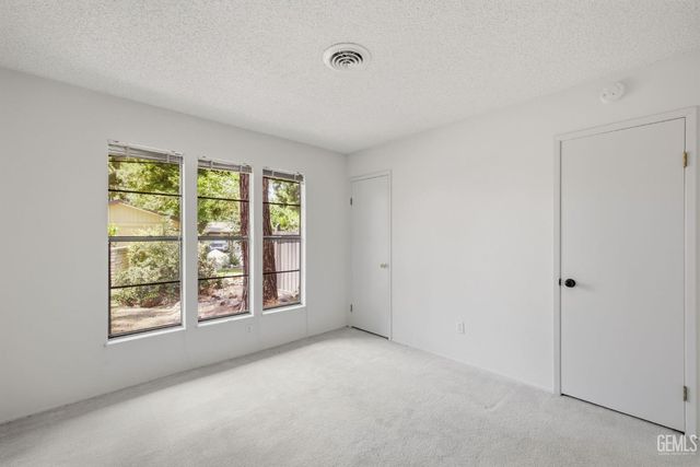 5830 Riggs Court, Bakersfield, CA 93306