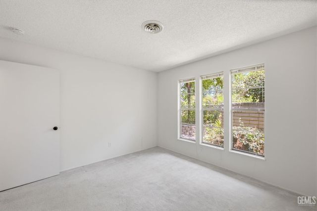 5830 Riggs Court, Bakersfield, CA 93306
