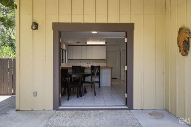 5830 Riggs Court, Bakersfield, CA 93306