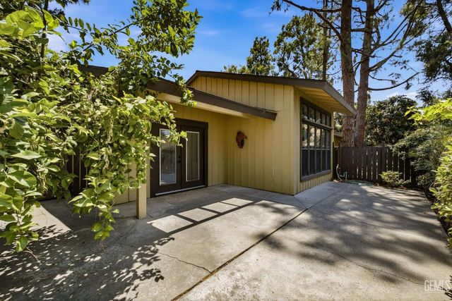 5830 Riggs Court, Bakersfield, CA 93306