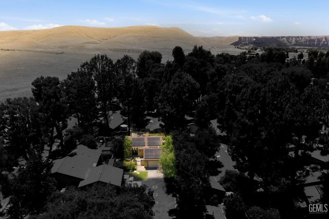 5830 Riggs Court, Bakersfield, CA 93306
