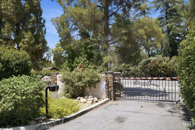 5830 Riggs Court, Bakersfield, CA 93306