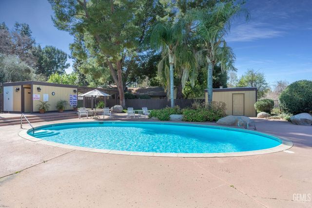5830 Riggs Court, Bakersfield, CA 93306