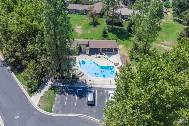 5830 Riggs Court, Bakersfield, CA 93306