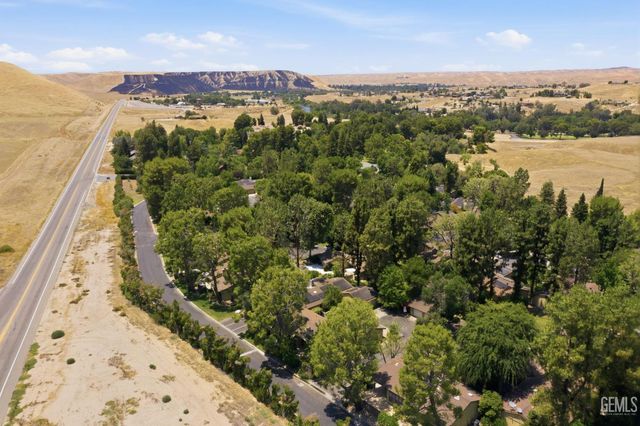 5830 Riggs Court, Bakersfield, CA 93306