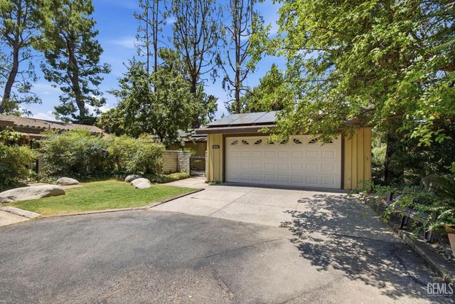 5830 Riggs Court, Bakersfield, CA 93306