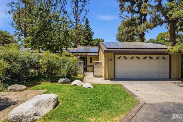 5830 Riggs Court, Bakersfield, CA 93306