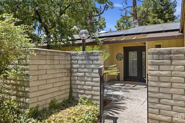 5830 Riggs Court, Bakersfield, CA 93306