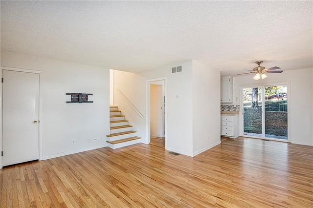 8420 N Virginia Avenue, Kansas City, MO 64155