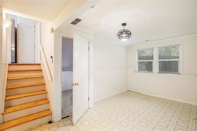 8420 N Virginia Avenue, Kansas City, MO 64155