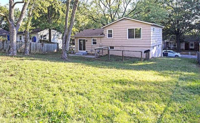 8420 N Virginia Avenue, Kansas City, MO 64155