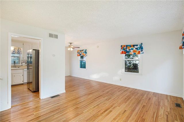 8420 N Virginia Avenue, Kansas City, MO 64155