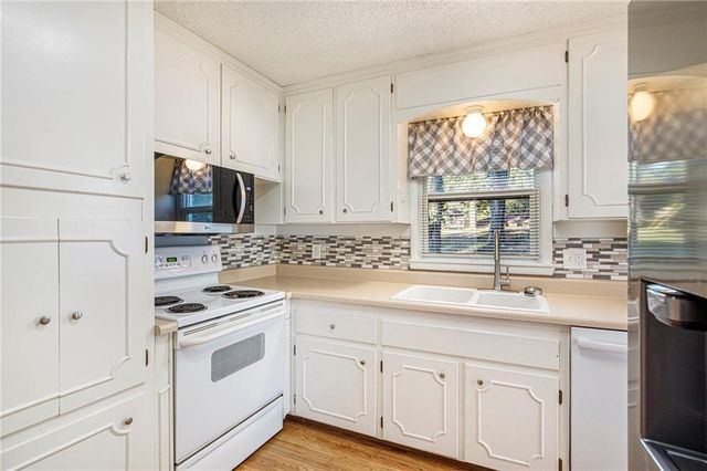 8420 N Virginia Avenue, Kansas City, MO 64155