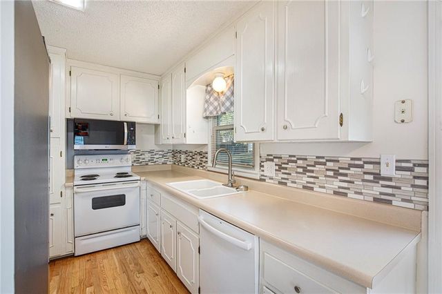 8420 N Virginia Avenue, Kansas City, MO 64155