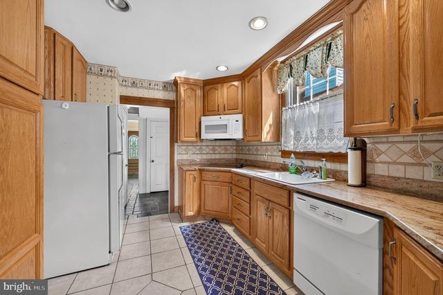8061 FAIRVIEW ST, Philadelphia, PA 19136