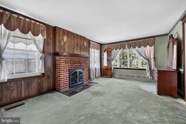 8061 FAIRVIEW ST, Philadelphia, PA 19136