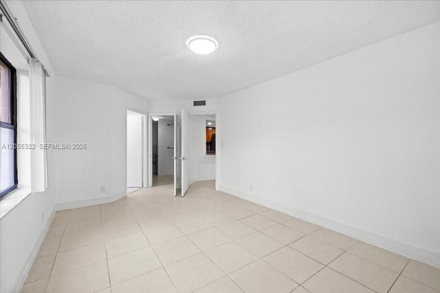 8290 Lake Dr 130, Doral, FL 33166
