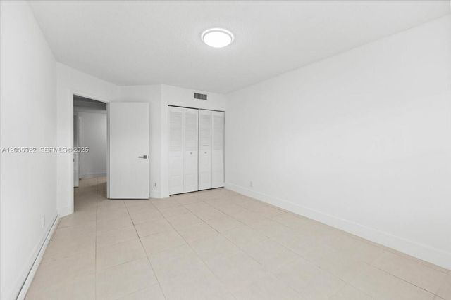8290 Lake Dr 130, Doral, FL 33166