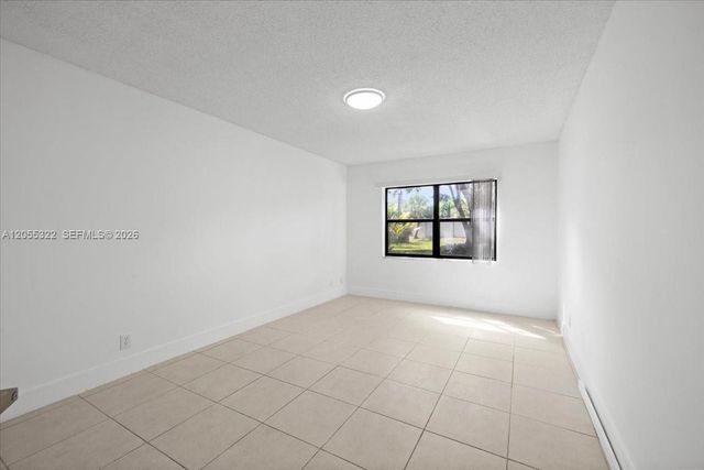 8290 Lake Dr 130, Doral, FL 33166