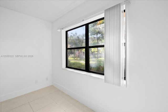 8290 Lake Dr 130, Doral, FL 33166