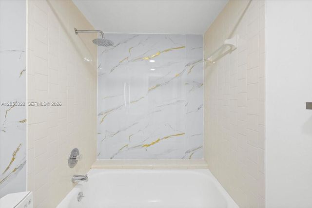8290 Lake Dr 130, Doral, FL 33166