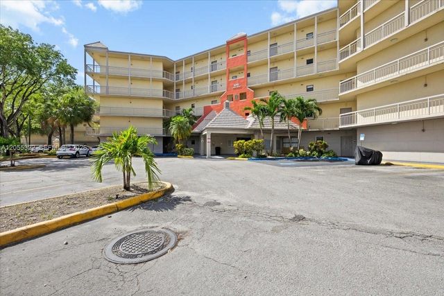 8290 Lake Dr 130, Doral, FL 33166