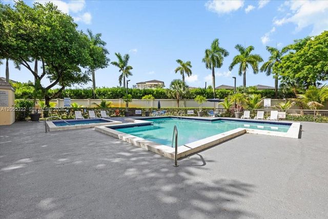 8290 Lake Dr 130, Doral, FL 33166