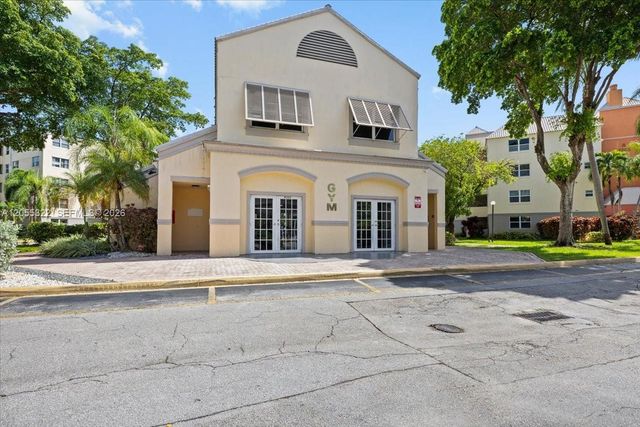 8290 Lake Dr 130, Doral, FL 33166