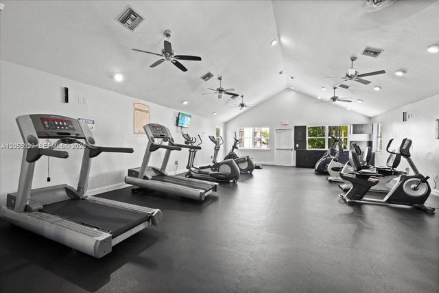 8290 Lake Dr 130, Doral, FL 33166