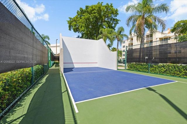 8290 Lake Dr 130, Doral, FL 33166