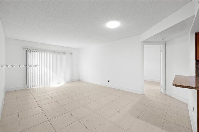 8290 Lake Dr 130, Doral, FL 33166