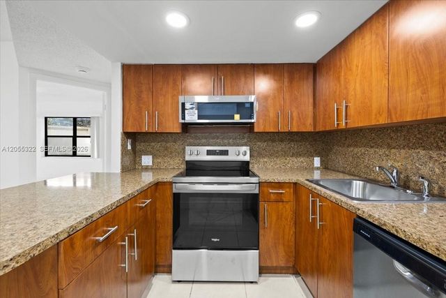 8290 Lake Dr 130, Doral, FL 33166