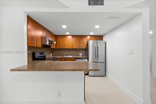 8290 Lake Dr 130, Doral, FL 33166