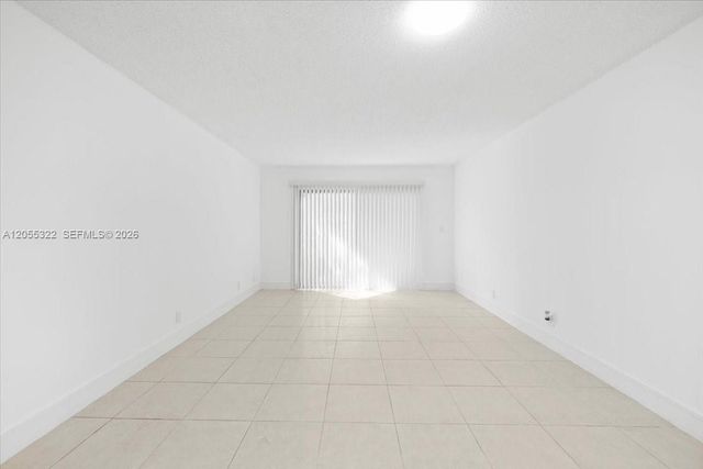 8290 Lake Dr 130, Doral, FL 33166