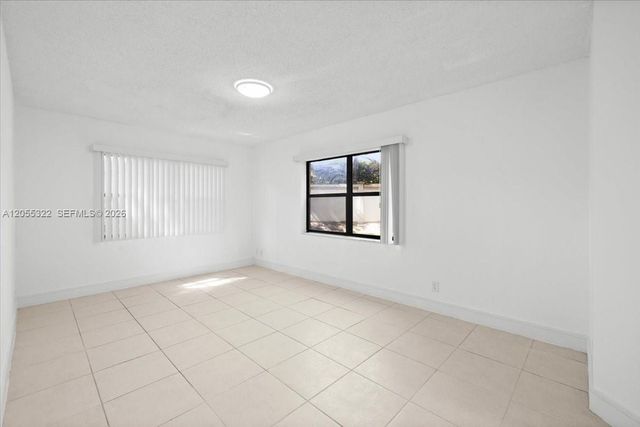 8290 Lake Dr 130, Doral, FL 33166