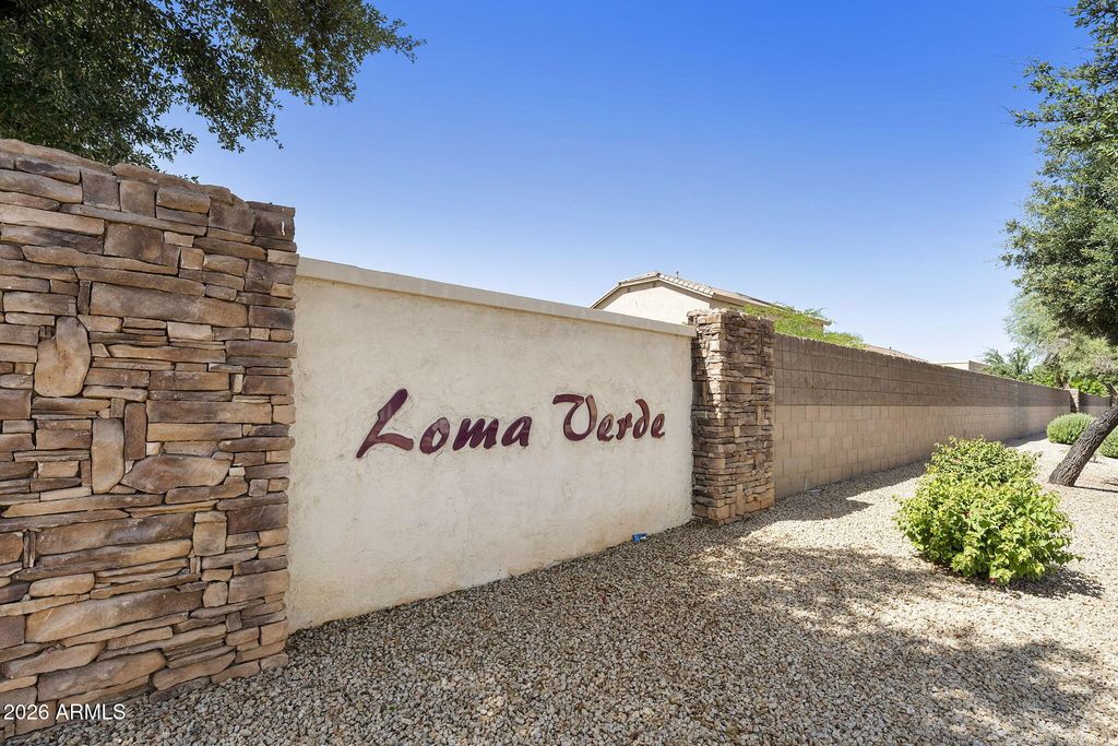 Image 14 of property listing at 319 E HILLSIDE Street, Mesa, AZ 85201