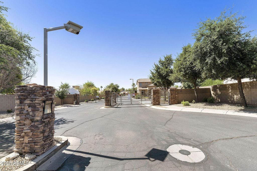 Image 15 of property listing at 319 E HILLSIDE Street, Mesa, AZ 85201