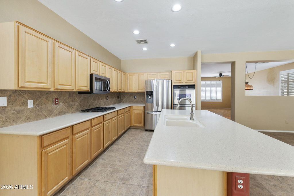 Image 7 of property listing at 319 E HILLSIDE Street, Mesa, AZ 85201